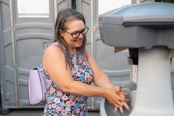 Best Luxury portable toilet rental  in Swisher, IA